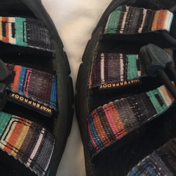 Keen closed toe waterproof sandals 5.5 - Picture 4 of 16